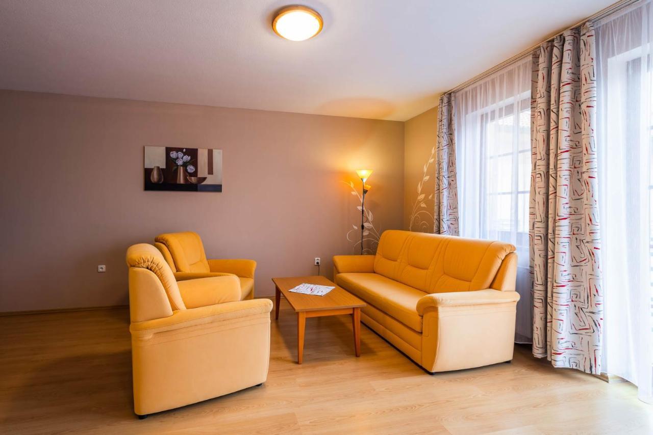 Apartman Eliska Třeboň Exteriör bild