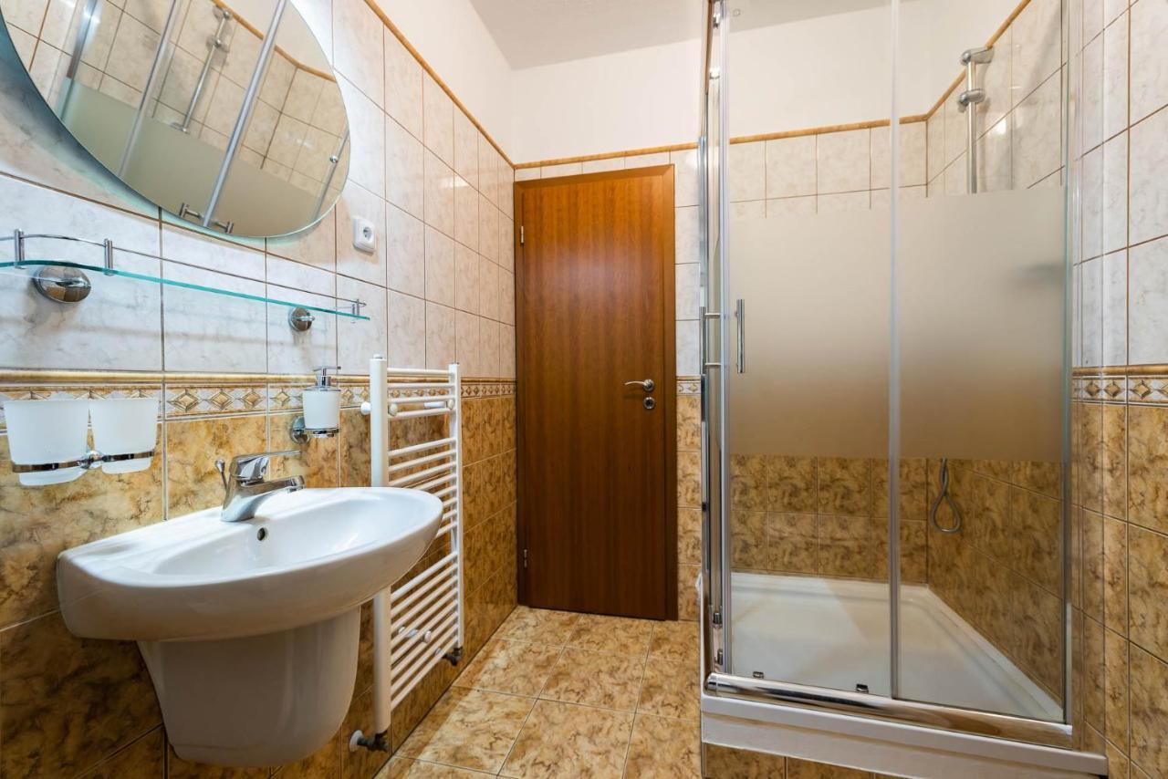 Apartman Eliska Třeboň Exteriör bild
